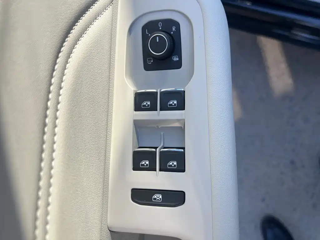 Volkswagen Tavendor 2023 380TSI R-Line