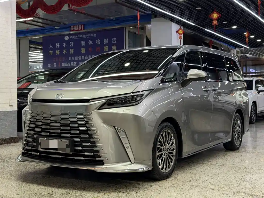 Lexus LM