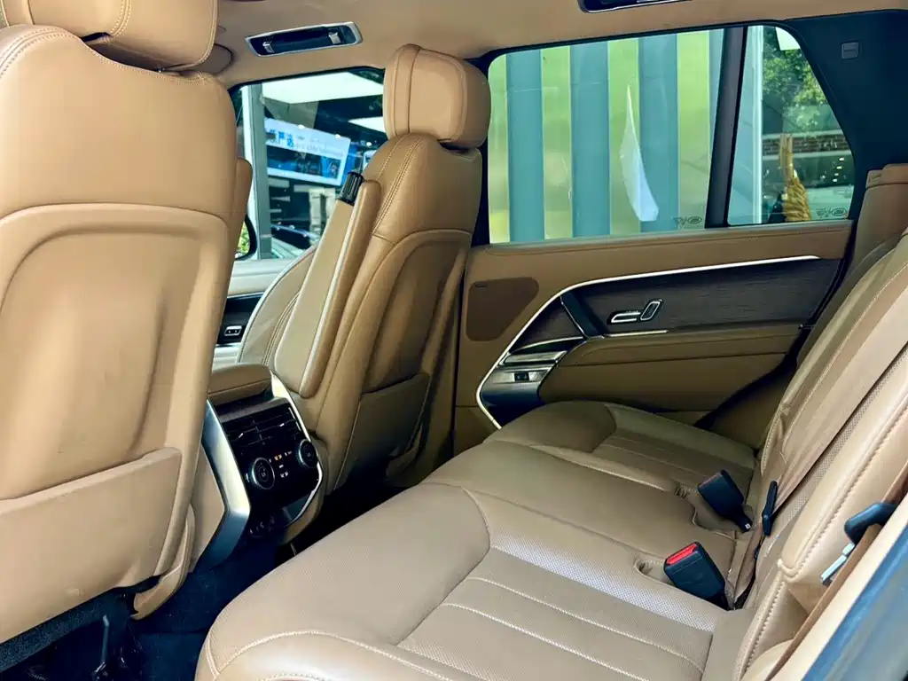 Land Rover Range Rover 2023 3.0 L6 360PS
