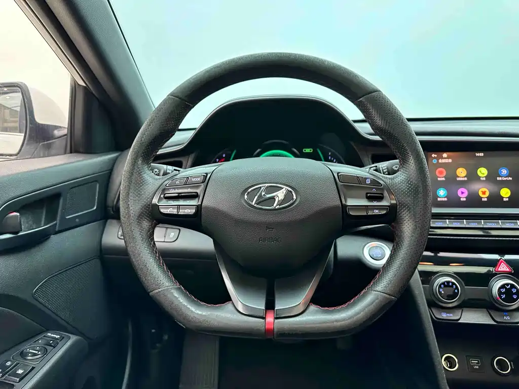 Hyundai Elantra — миниатюра 13