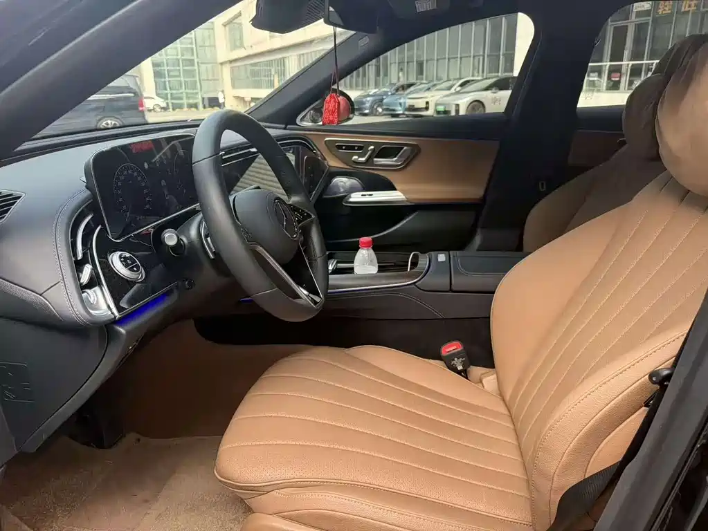 Mercedes-Benz E-Class — миниатюра 5