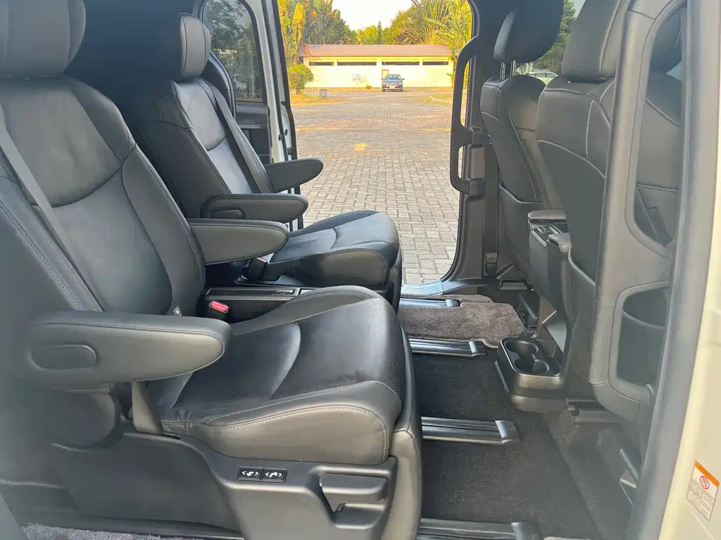 Toyota Sienna — миниатюра 16