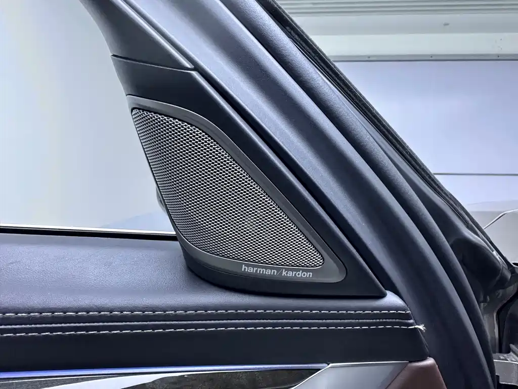 BMW 7 Series — миниатюра 15