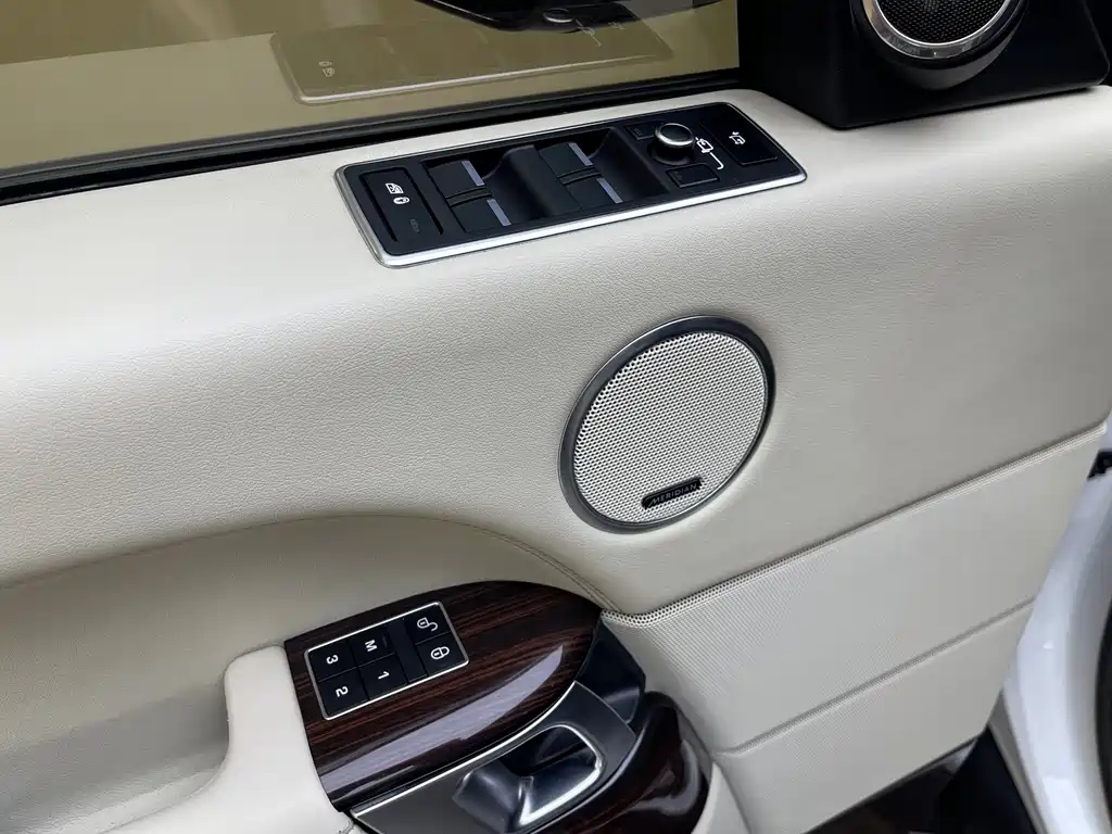 Land Rover Range Rover — миниатюра 17