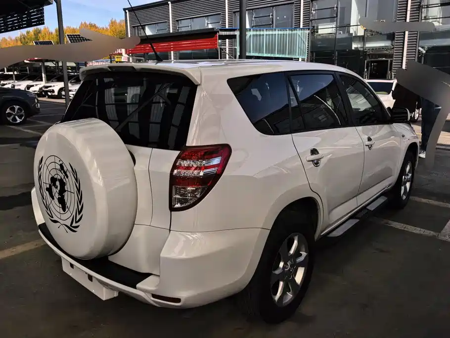 Toyota RAV4 — миниатюра 3