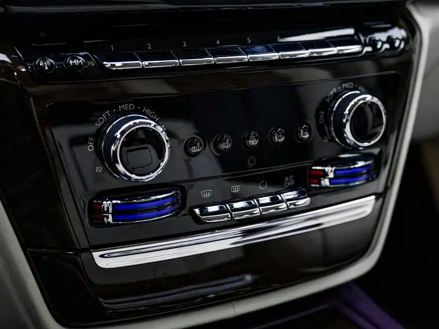 Rolls-Royce Phantom 6.7T Long Wheelbase Edition, фото 18