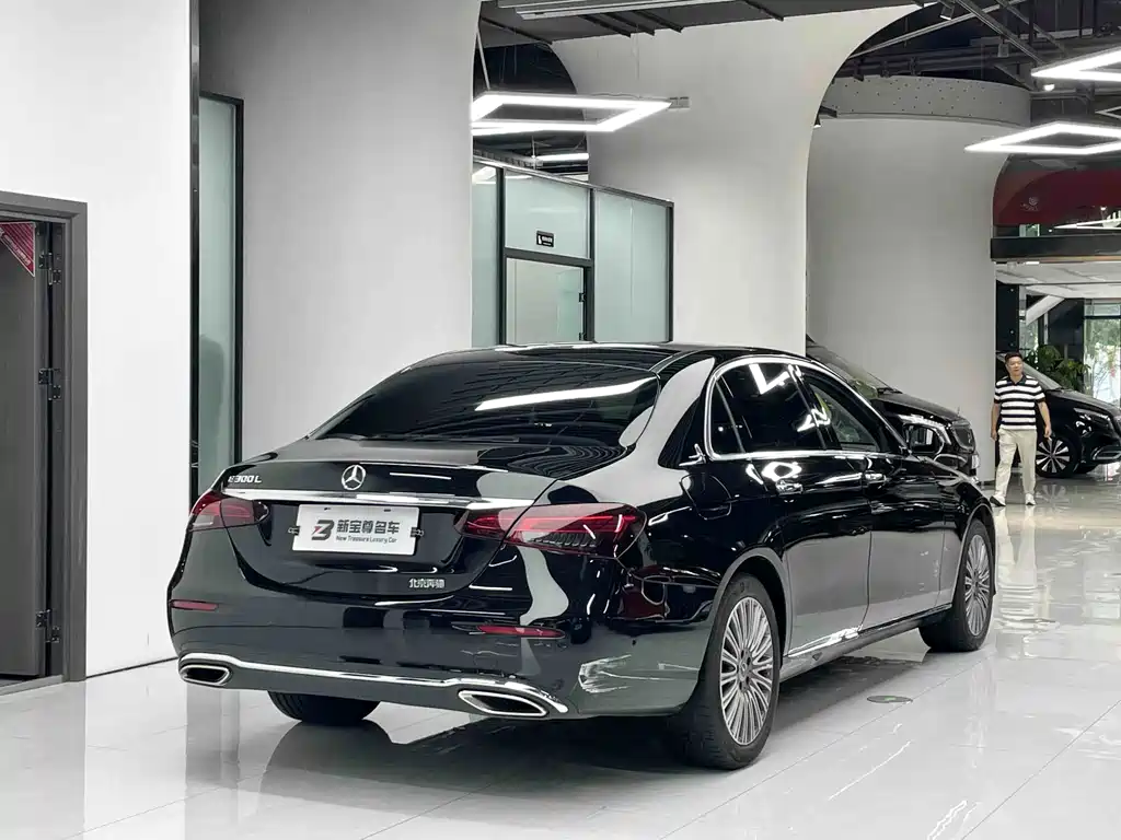 Mercedes-Benz E-Class — миниатюра 13