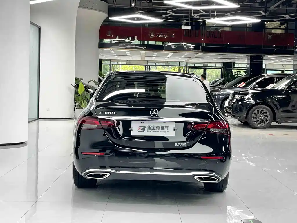 Mercedes-Benz E-Class — миниатюра 12