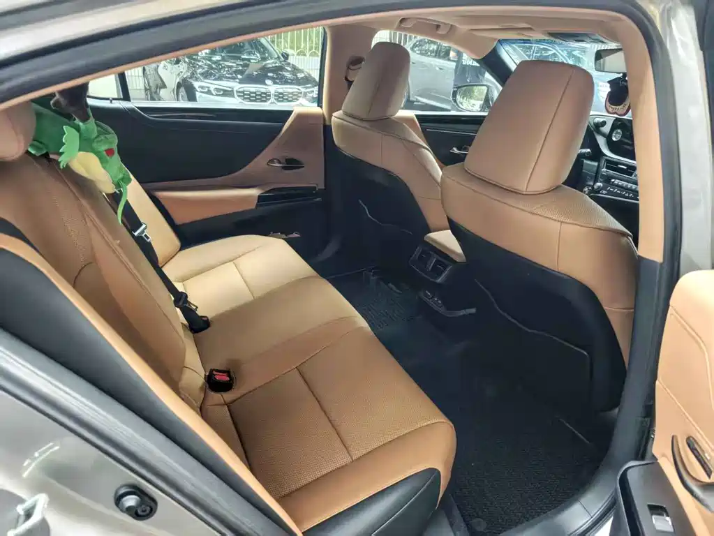 Lexus ES — миниатюра 5