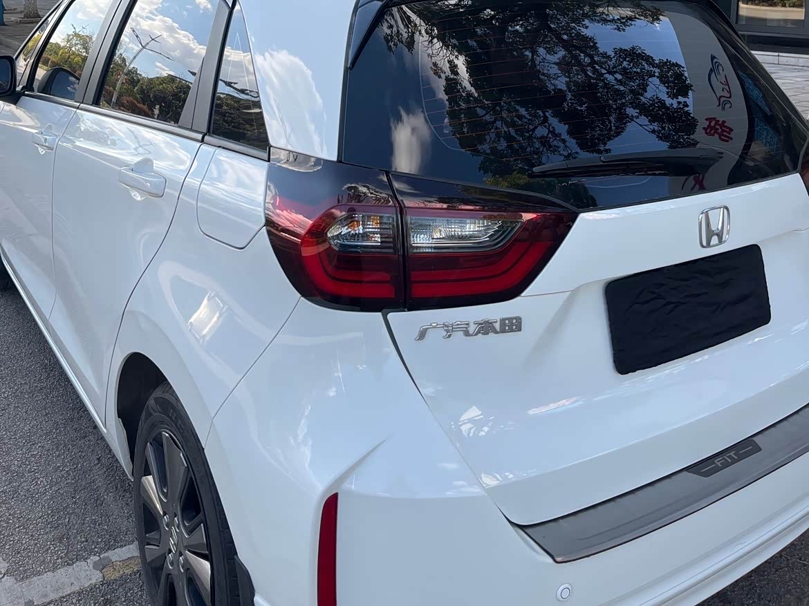 Honda Fit 1.5 л 2022 г. Белый, пробег 29000 км