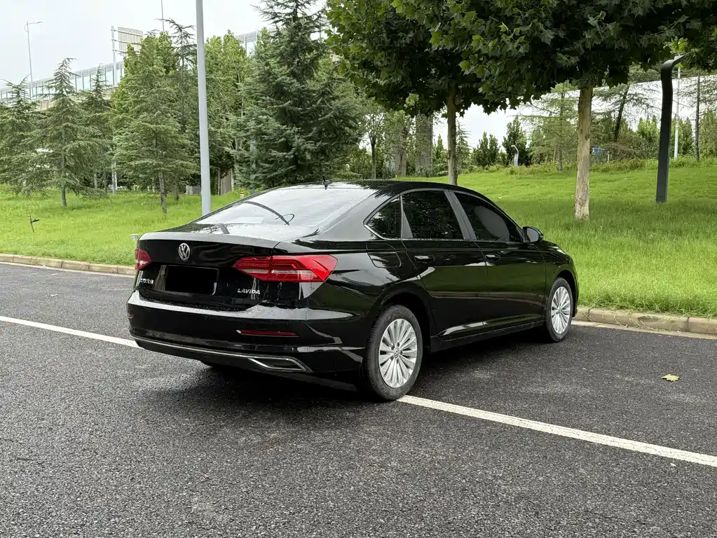 Volkswagen Lavida — миниатюра 5