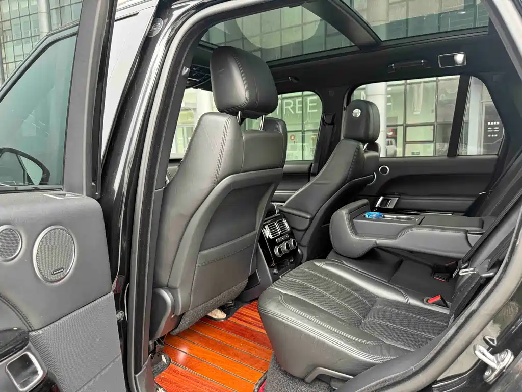 Land Rover Range Rover — миниатюра 9