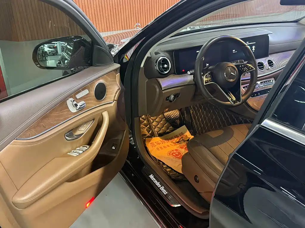 Mercedes-Benz E-Class — миниатюра 12