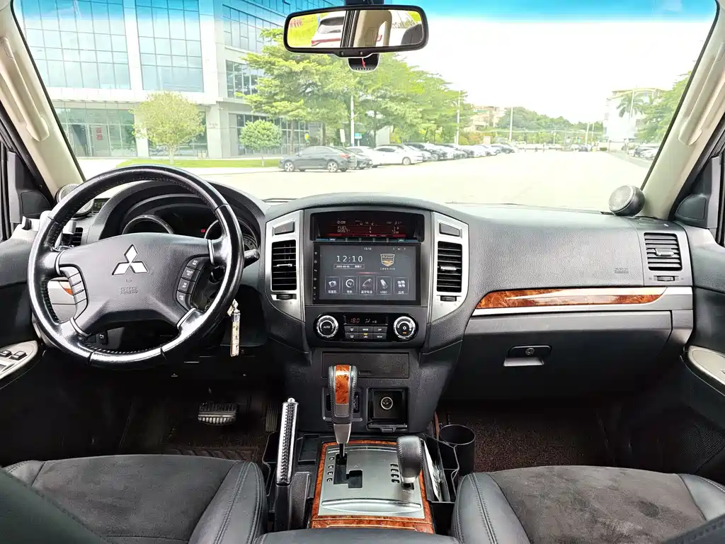 Mitsubishi Pajero (Import) — миниатюра 4