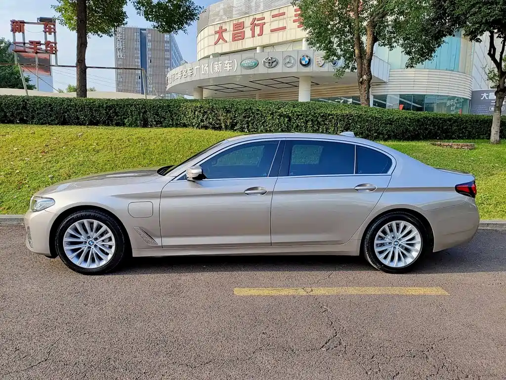 BMW 5 Series New Energy — миниатюра 3