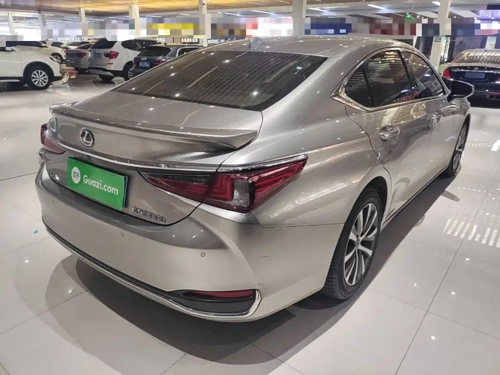 Lexus ES — миниатюра 7