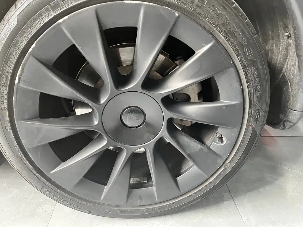 Tesla Model Y — миниатюра 11