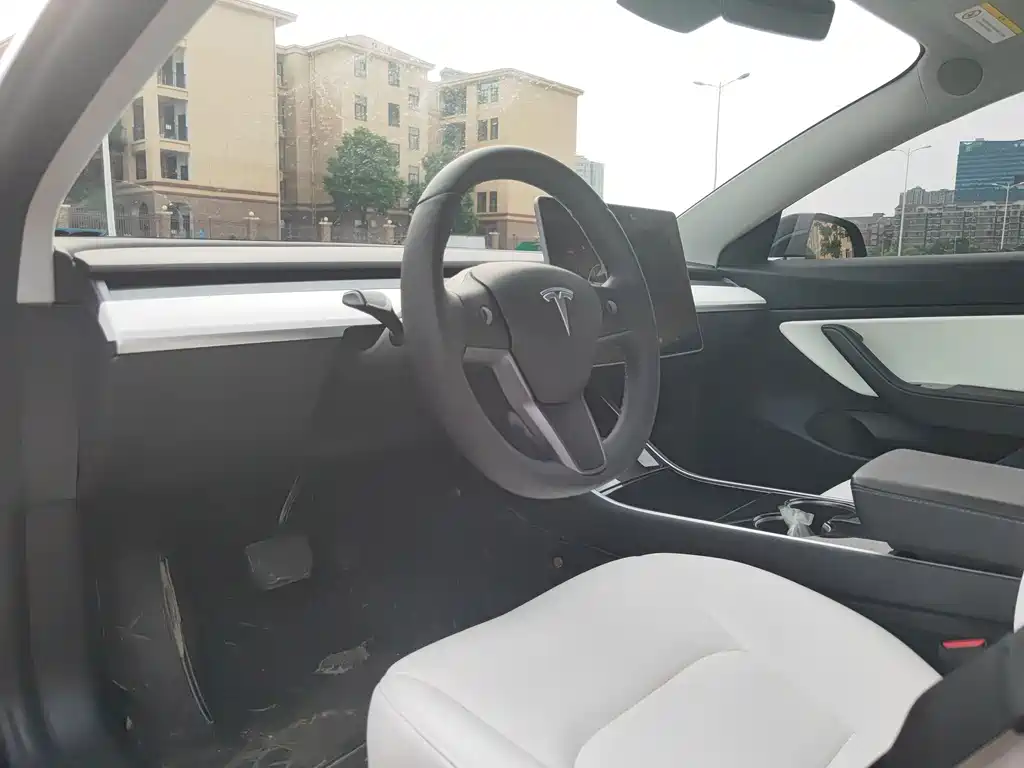 Tesla Model 3 — миниатюра 9