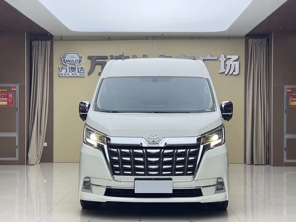 Toyota HiAce 2022 3.5L AT
