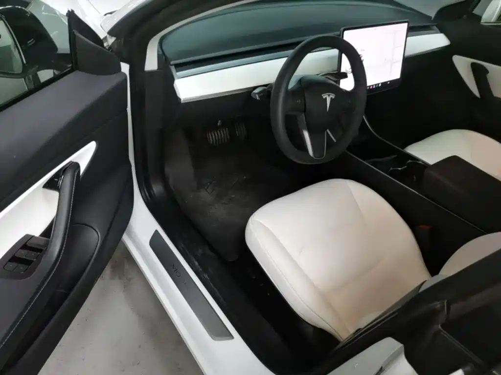 Tesla Model 3 — миниатюра 16