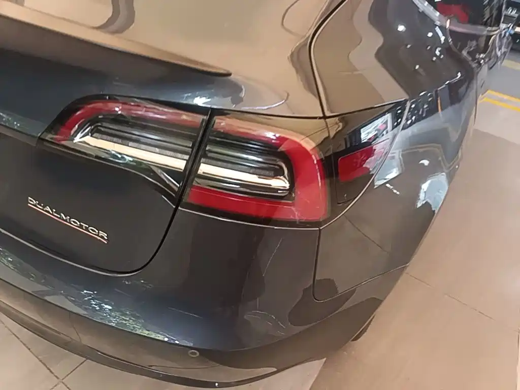 Tesla Model 3 — миниатюра 8