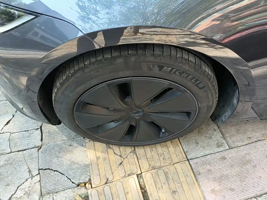 Tesla Model 3 — миниатюра 23