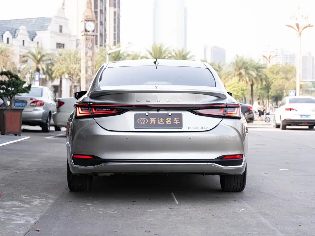 Lexus ES 2025 300h Premium
