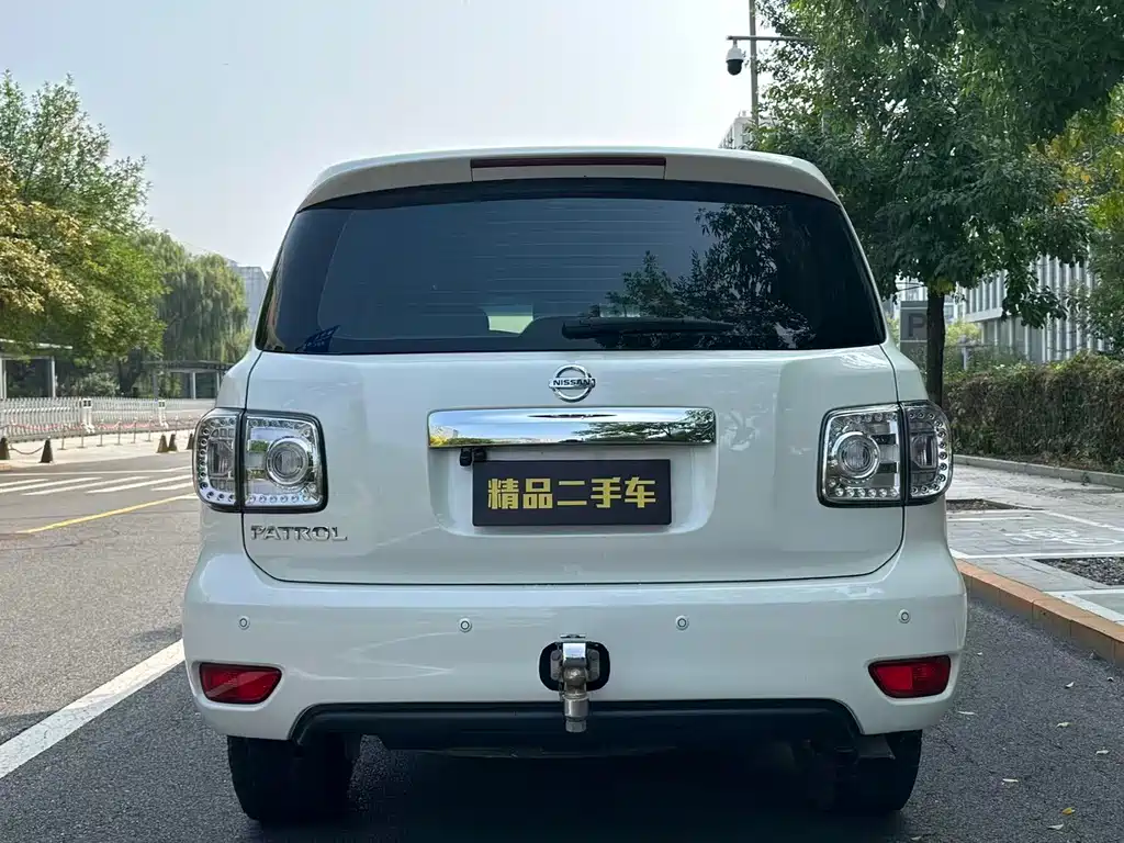 Nissan Patrol — миниатюра 7