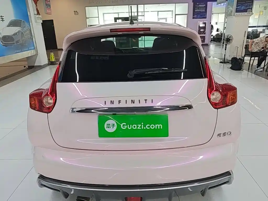 Infiniti ESQ — миниатюра 6
