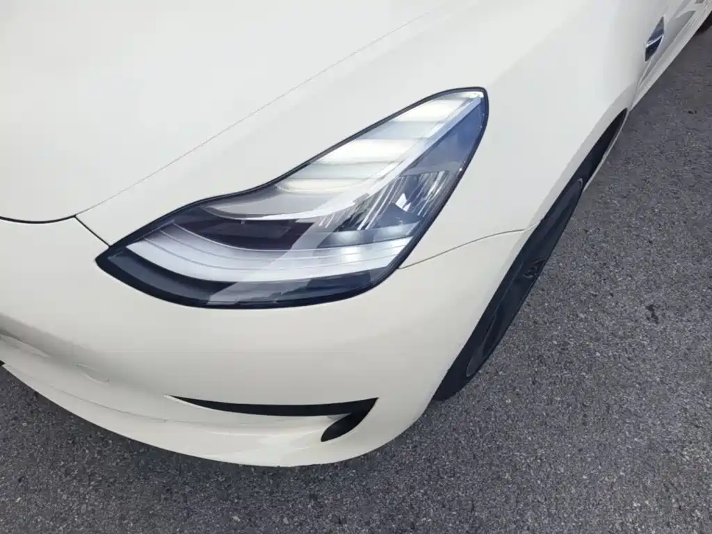 Tesla Model 3 — миниатюра 24