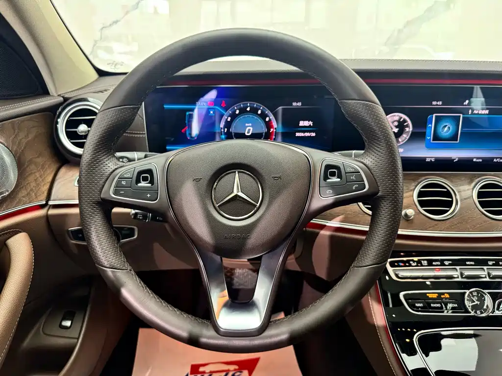 Mercedes-Benz E-Class — миниатюра 10