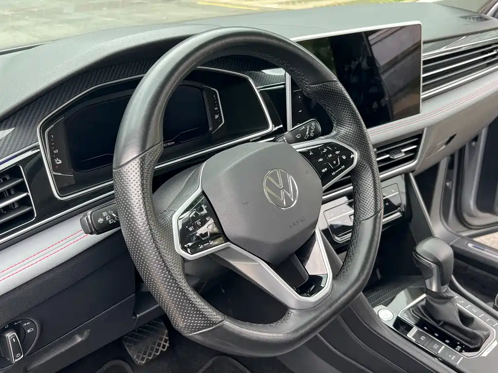 Volkswagen Tiguan L PHEV — миниатюра 5