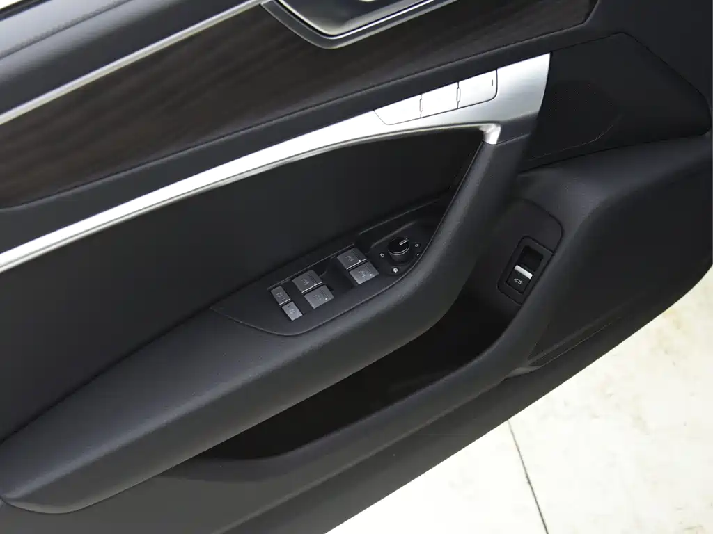 Audi A6L — миниатюра 10