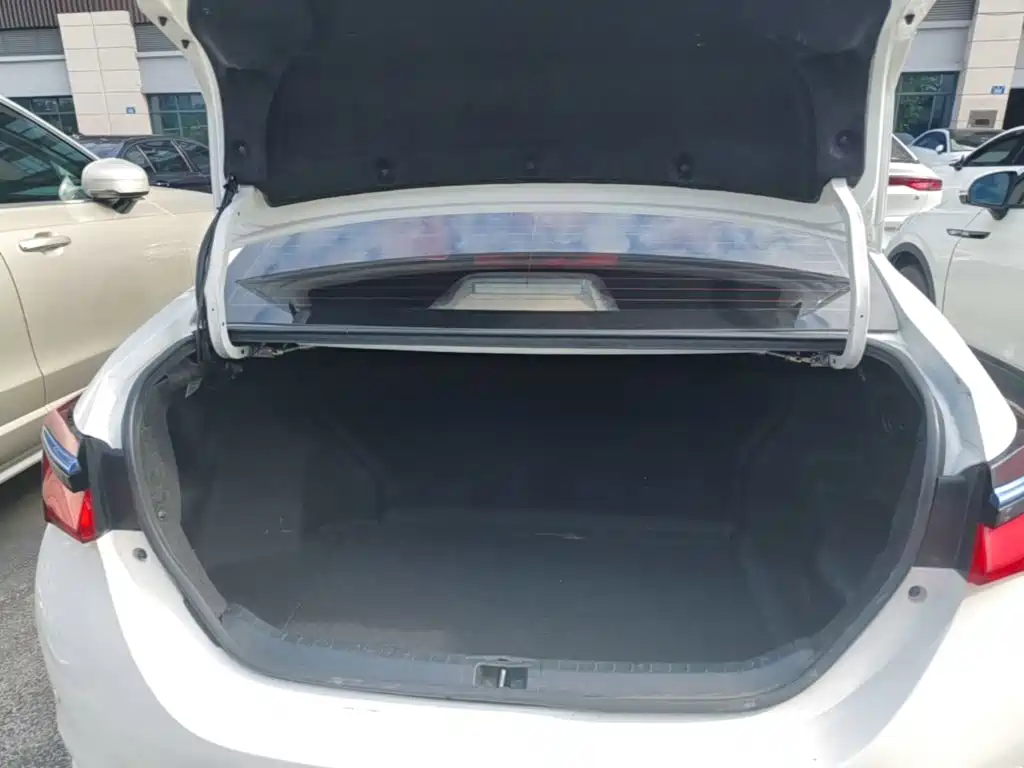 Toyota Corolla Hybrid — миниатюра 19