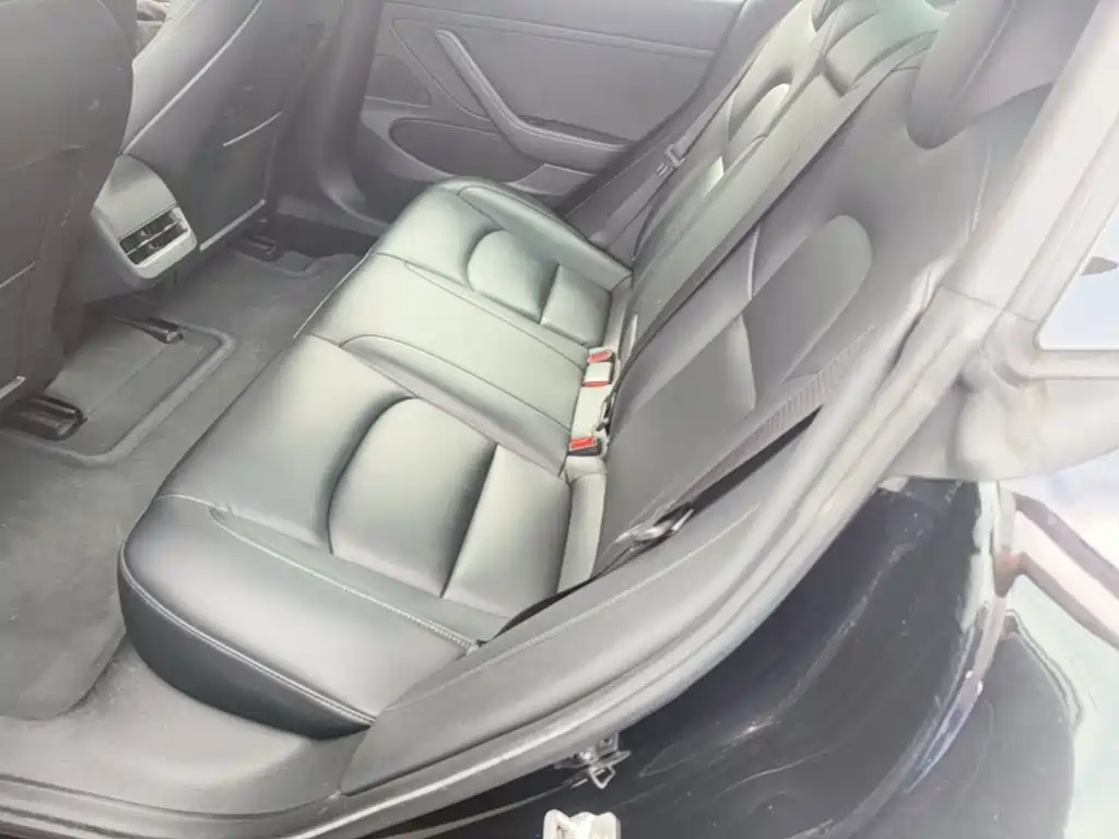 Tesla Model 3 — миниатюра 17