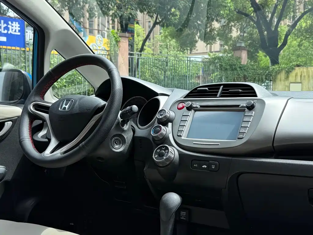 Honda Fit — миниатюра 5