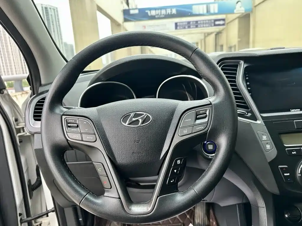 Hyundai Santa Fe 2013 2.4L AT