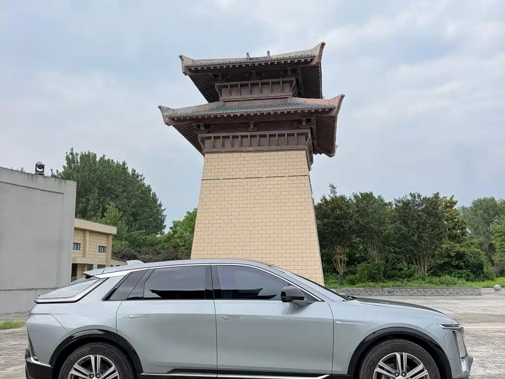 Cadillac Lyriq — миниатюра 6