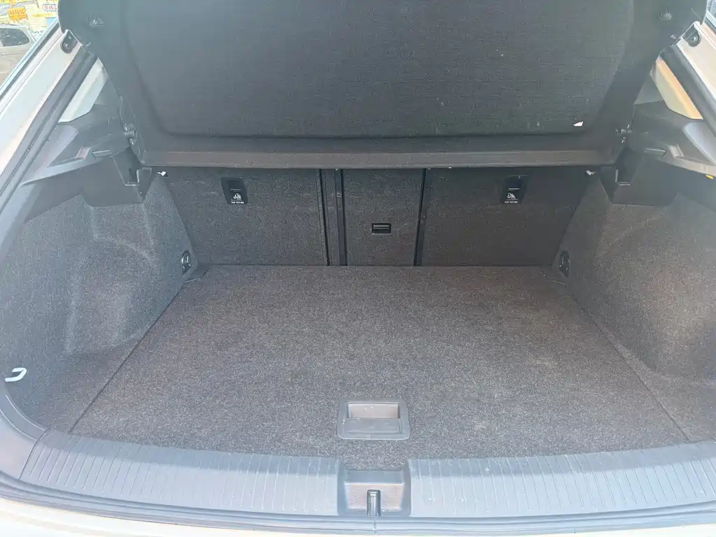 Volkswagen T-Roc — миниатюра 9