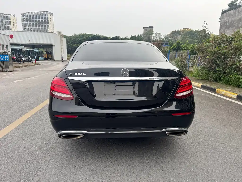 Mercedes-Benz E-Class — миниатюра 8