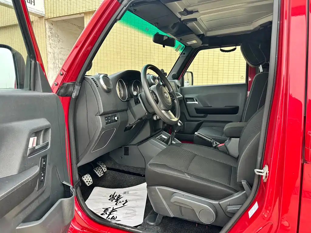 BAIC BJ40 2016 40L 2.0T MT Luxury