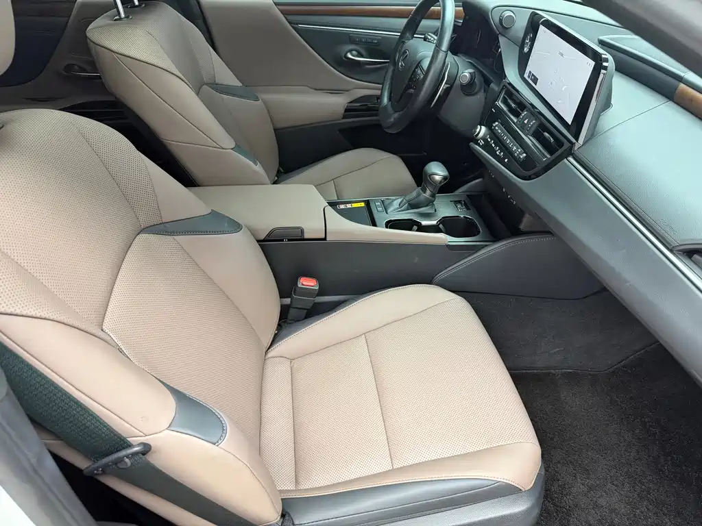 Lexus ES — миниатюра 10