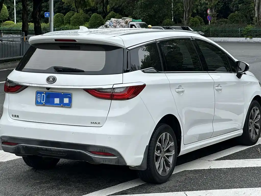 BYD MAX — миниатюра 8