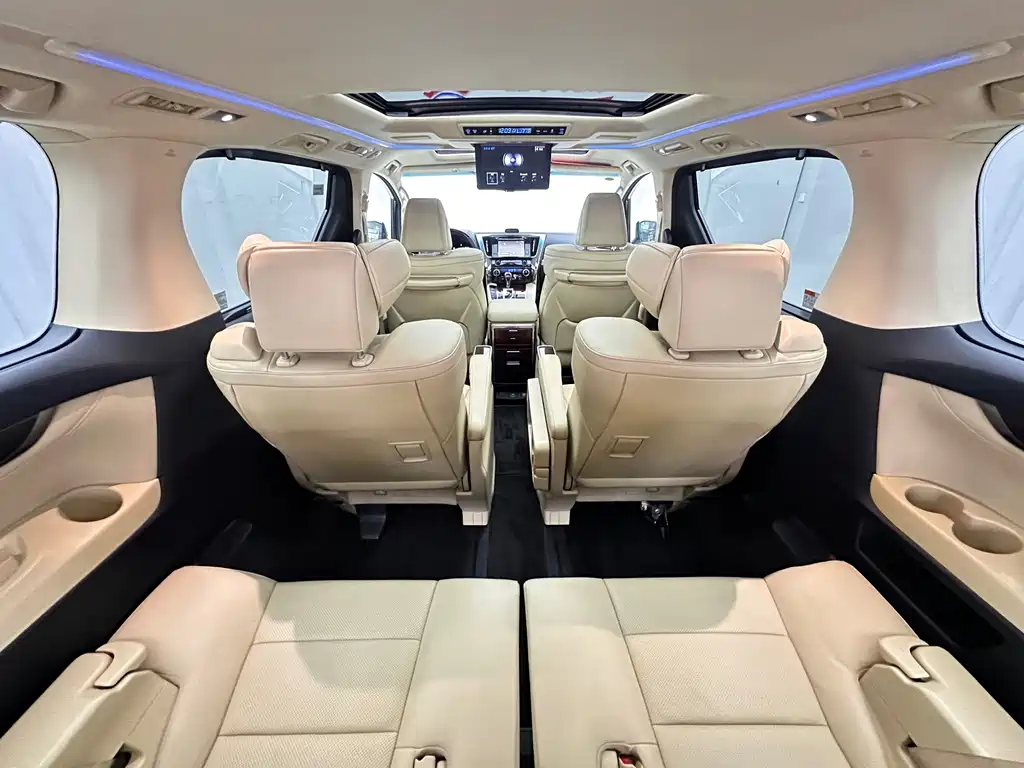 Toyota Alphard — миниатюра 45