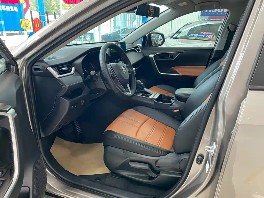 Toyota RAV4 — миниатюра 7