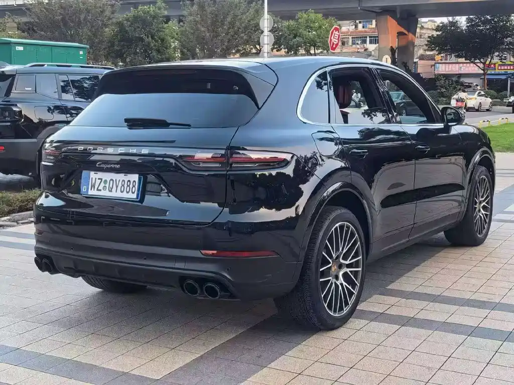 Porsche Cayenne — миниатюра 7