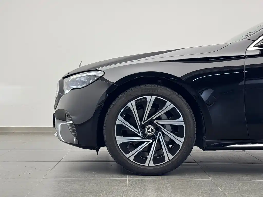Mercedes-Benz E-Class — миниатюра 16