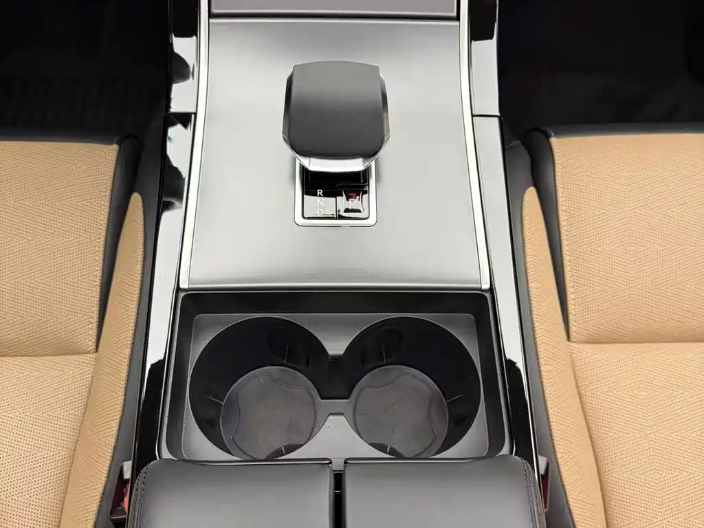 Land Rover Velar — миниатюра 10
