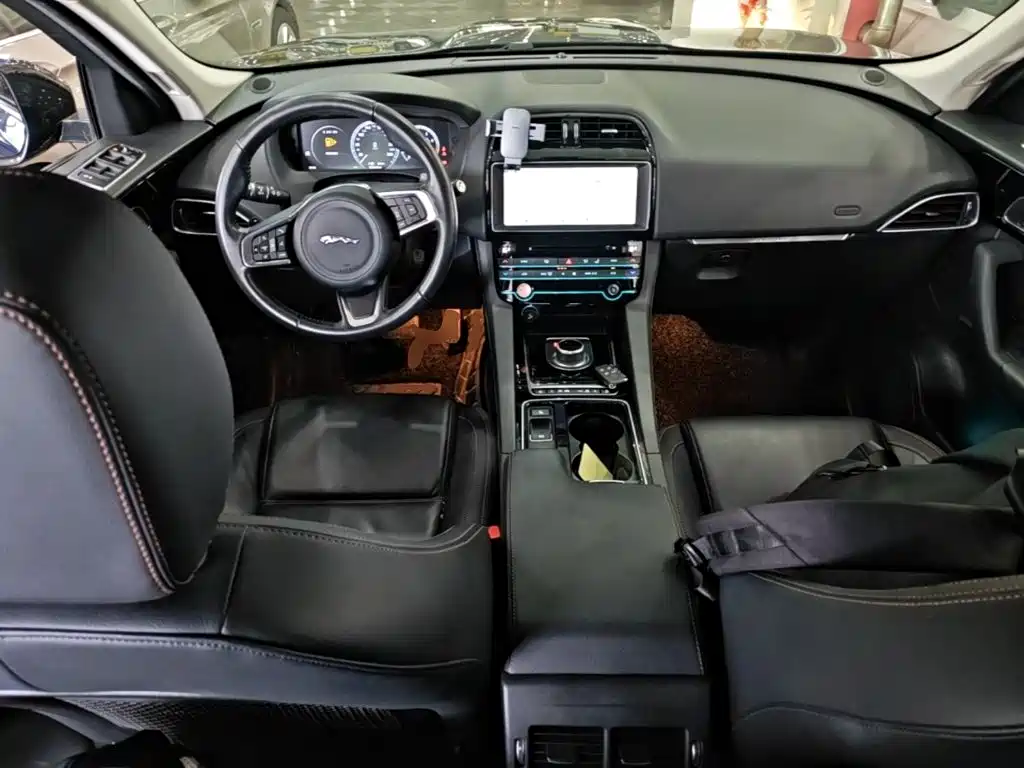Jaguar F-PACE — миниатюра 10