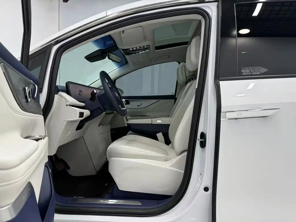 Buick GL8 Hybrid — миниатюра 16